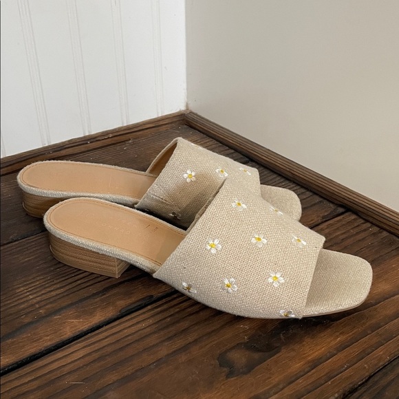 Lauren Conrad Beige Linen Look Yvonne Daisy Dress Slide Sandals - Picture 1 of 6